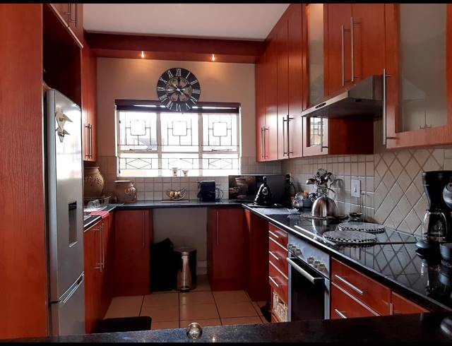 3 BEDROOM TOWNHOUSE RENTED IN SOUTH END